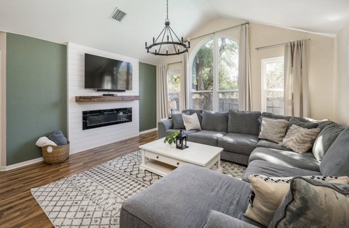 North Buttercup Creek House | Reduced! Family/Pet-friendly, private pool, backyard oasis, playground, pingpong, weekday discounts!