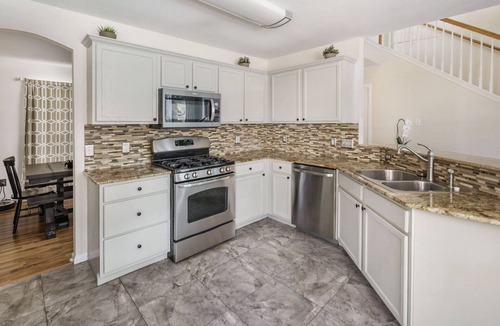 North Buttercup Creek House | Reduced! Family/Pet-friendly, private pool, backyard oasis, playground, pingpong, weekday discounts!