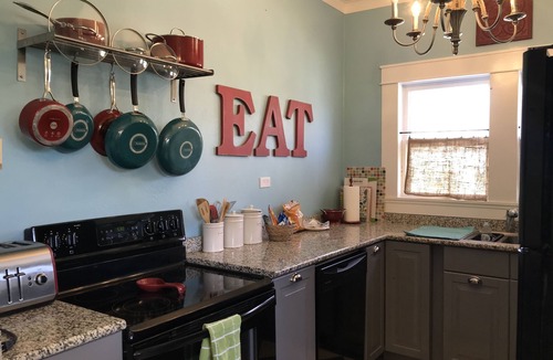 Canyon House | Reduced Prices BEST Local in Canyon! Historic Square, WT, PaloDuro Canyon, TEXAS