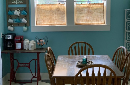 Canyon House | Reduced Prices BEST Local in Canyon! Historic Square, WT, PaloDuro Canyon, TEXAS