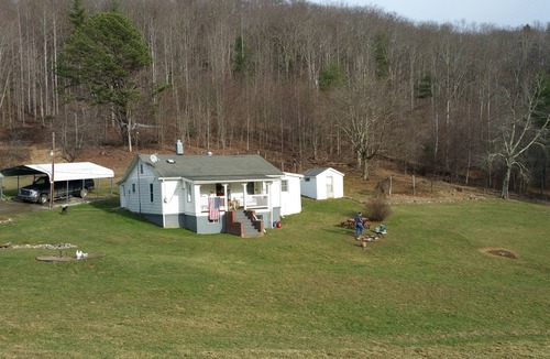 Mouth of Wilson Cottage | REDUCED RATES! Hike Grayson! Instant Book!