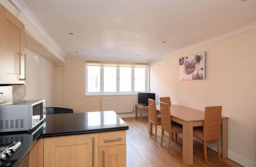 South Bank Apartment | Reduced- Two Bedroom Two Bathroom Apartment Waterloo