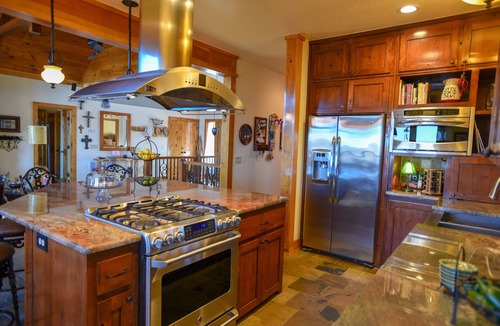 Longtown Cabin | REDUCED weekday rates -Lakeside, Firepit, Dock, kayaks & paddleboards
