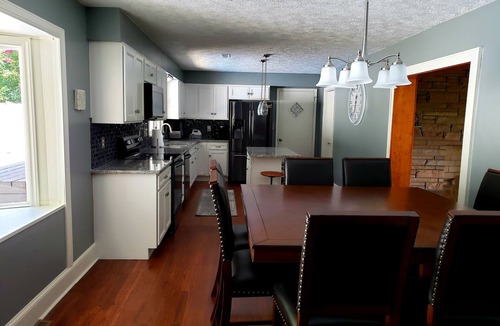 Hendersonville House | REDUCED WINTER RATES!