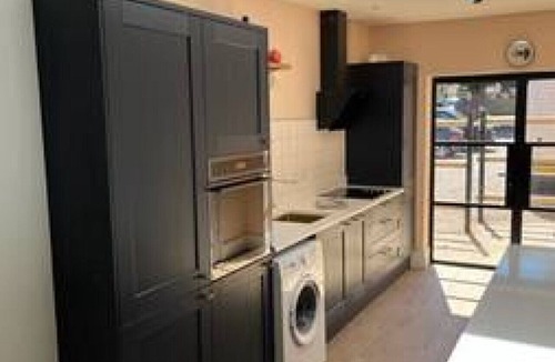 Huntingdon House | Redwing- free parking- Grade Ii listed- ground