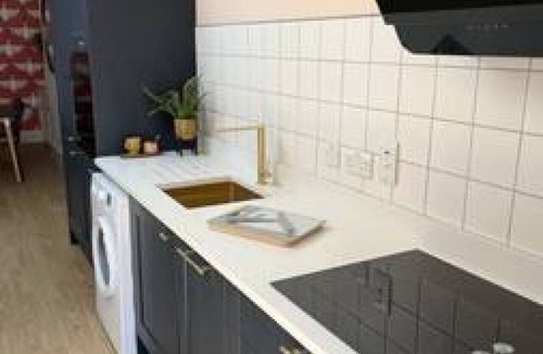 Huntingdon House | Redwing- free parking- Grade Ii listed- ground