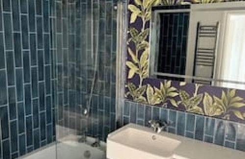 Huntingdon House | Redwing- free parking- Grade Ii listed- ground