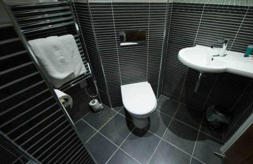 Oldbury Hotel | Redwings Lodge Birmingham