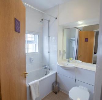 Shirley Hotel | Redwings Lodge Solihull