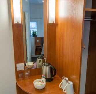 Shirley Hotel | Redwings Lodge Solihull