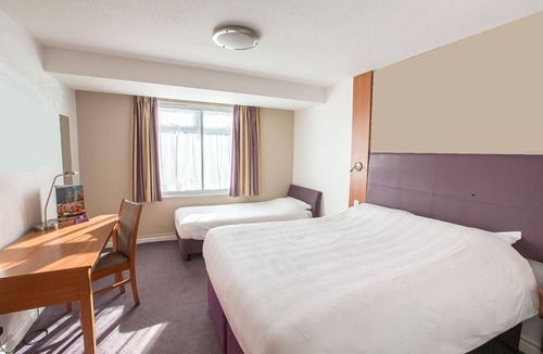 Shirley Hotel | Redwings Lodge Solihull