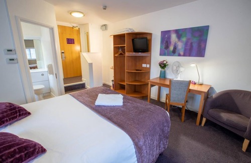 Shirley Hotel | Redwings Lodge Solihull