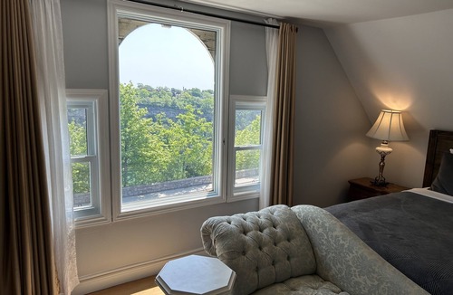 Niagara Falls Bed & Breakfast | Redwood Bed and Breakfast