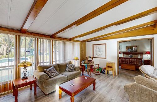 Crescent City House | Redwood Coast River House