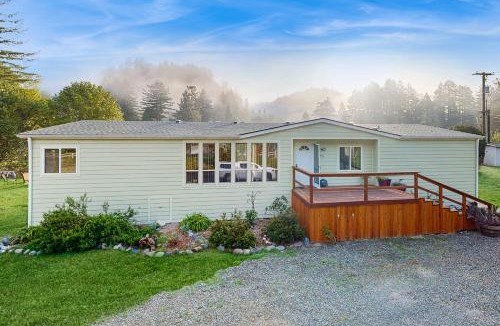 Crescent City House | Redwood Coast River House