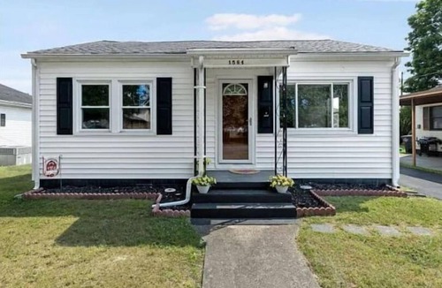 Kingsport Cottage | Redwood Cottage