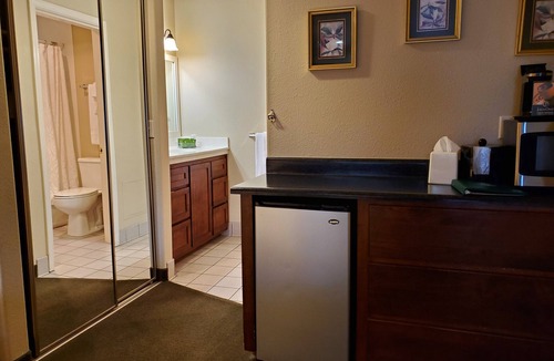 Grants Pass Hotel | Redwood Garden Inn