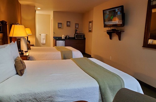 Grants Pass Hotel | Redwood Garden Inn