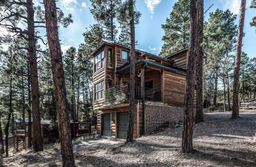 Ruidoso House | Redwood in the Historic Upper Canyon