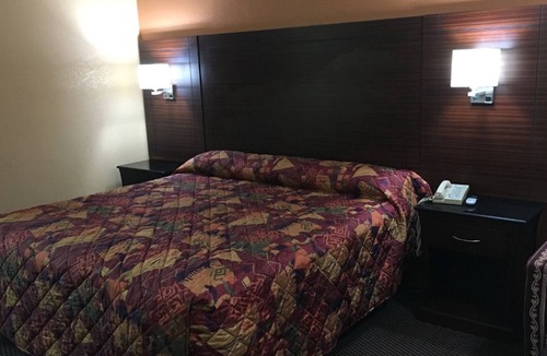 White Hall Hotel | Redwood Inn and Suites