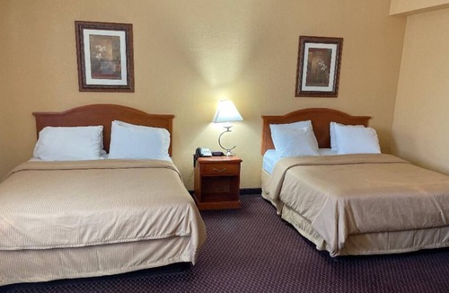 Lawrenceburg Hotel | REDWOOD INN
