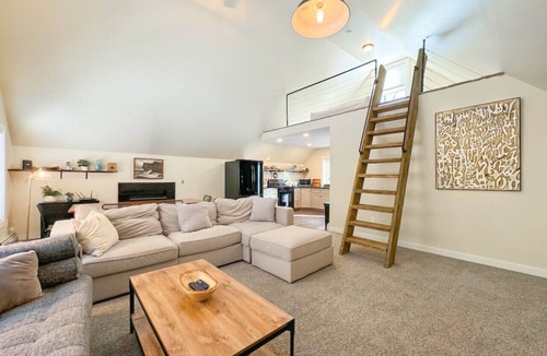 Eidelweiss Village House | Redwood Retreat | Lake Access