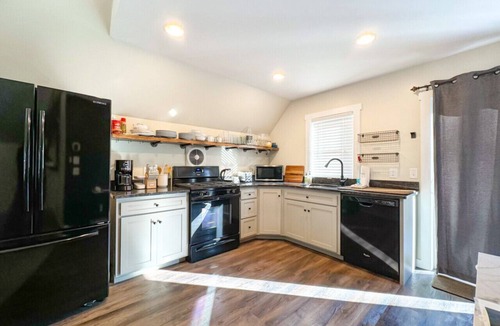 Eidelweiss Village House | Redwood Retreat | Lake Access