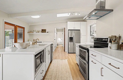 Stevensville House | Redwood Retreat | Pool | Fire-Pit | Wineries