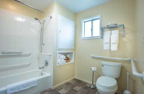 Ferndale Hotel | Redwood Suites