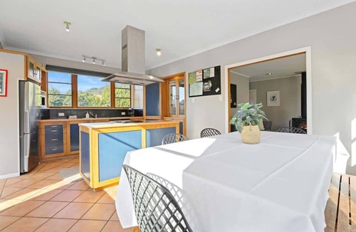 Lynmore House | Redwoods Retreat | Spa Pool, Fireplace & BBQ!