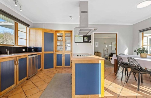 Lynmore House | Redwoods Retreat | Spa Pool, Fireplace & BBQ!