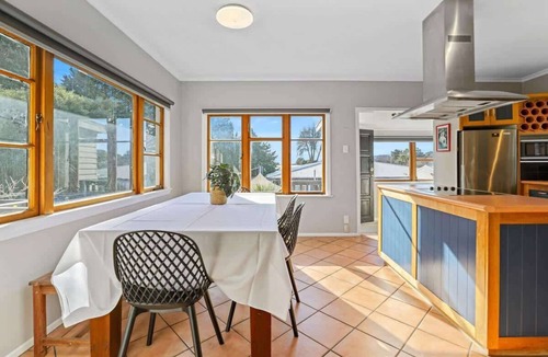 Lynmore House | Redwoods Retreat | Spa Pool, Fireplace & BBQ!