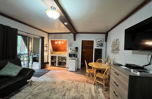 Piercy Apartment | Redwoods River Resort