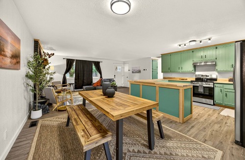 Cave Junction House | Redwoods Stopover by WanderLodges