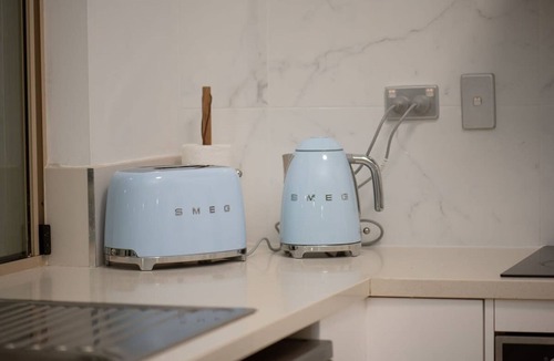 Edge Hill Apartment | Reef Apartment Cairns - 4 Pools Resort BBQ