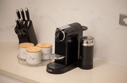 Edge Hill Apartment | Reef Apartment Cairns - 4 Pools Resort BBQ