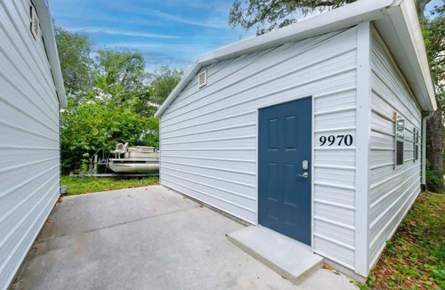 Northside Condo | Reef Break Getaway, Long-Term, King Bd, Laundry