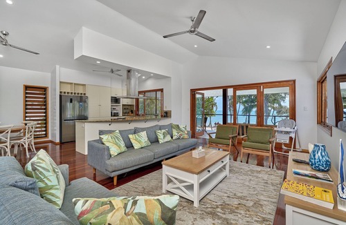 Clifton Beach House | Reeflections Beachfront Holiday House