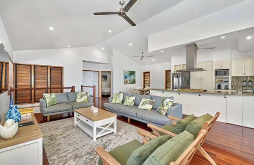 Clifton Beach House | Reeflections Beachfront Holiday House