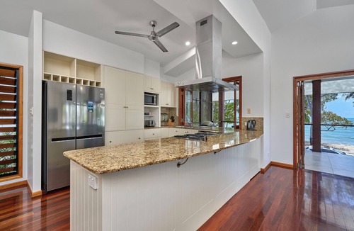 Clifton Beach House | Reeflections Beachfront Holiday House