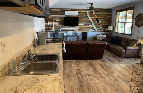 Groveoak Cabin | Reel ‘em Inn - Lake Guntersville Waterfront Retreat for the Family and Fisherman