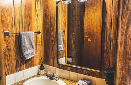 Quitman Hotel | Reel Inn and Lodge