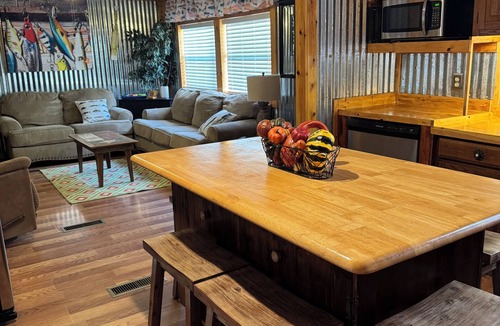Gordon House | Reel Life Rentals -Dock Holiday -Waterfront - 30 min from Pinto Mtns State Park