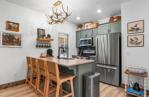 Branson House | Reel Nice Poolview: Hot Tub, Arcade, & Resort Amenities