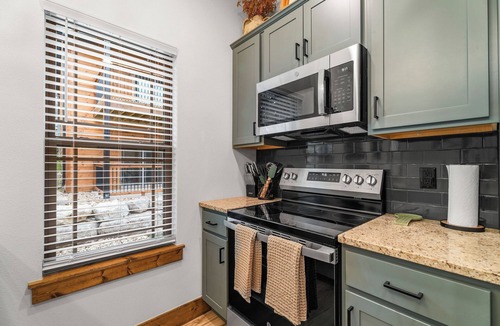 Branson House | Reel Nice Poolview: Hot Tub, Arcade, & Resort Amenities
