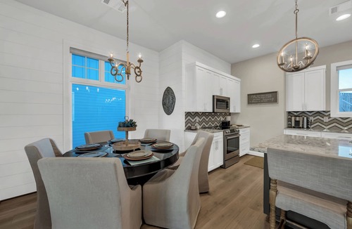 Kingsland House | Reel Oasis, family-friendly, pet friendly, pool, boat slip, golf and on lake LBJ
