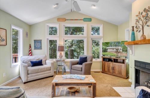 High Point House | Reel Relaxed - Lakefront w/Private Dock!