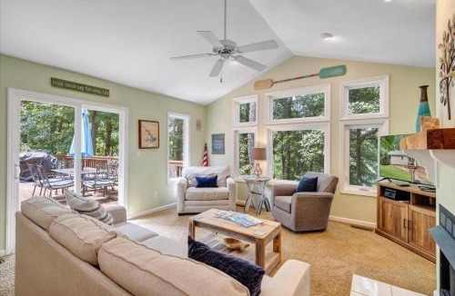 High Point House | Reel Relaxed - Lakefront w/Private Dock!