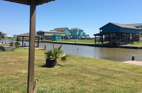 Bay City House | Reel Simple Canal Cabin Sargent, Tx
