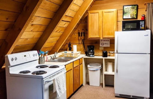 Keslers Cross Lanes Ski Chalet | Reel Simple - Pet Friendly with Hot Tub